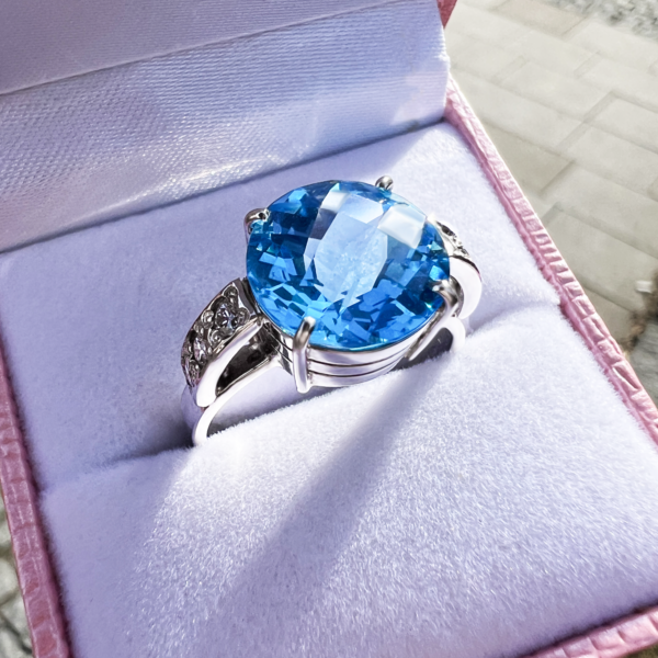 zlaty prsten s topazem a diamanty stuchlik 015397