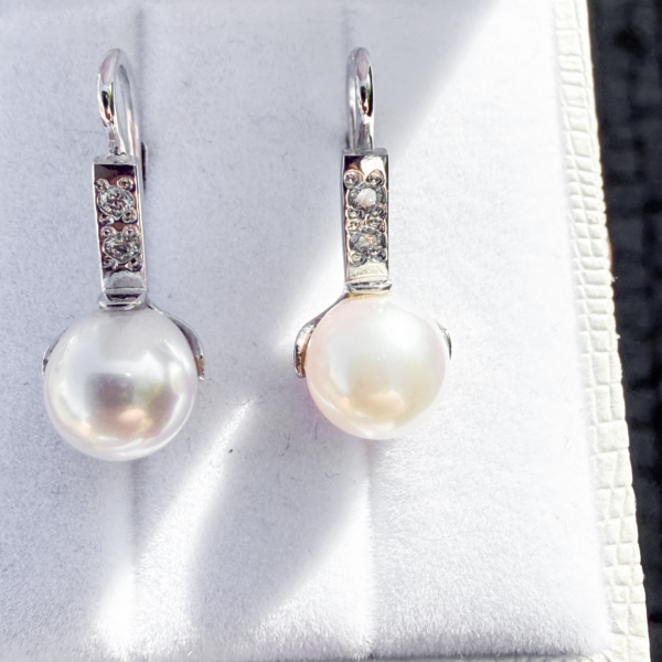 023500 Stuchlik zlate perlove nausnice s diamanty