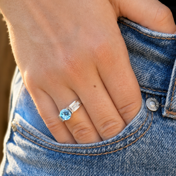 015247 stuchlik zlaty prsten s topazem a diamanty
