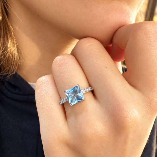 prsten s akvamarínem a diamanty 015229 stuchlik